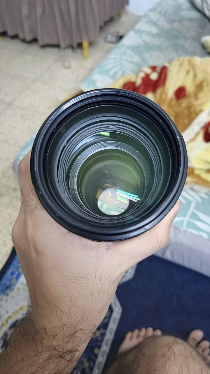 عدسة ٧٠/٢٠٠ • فتحة ٢.٨ • زيونه