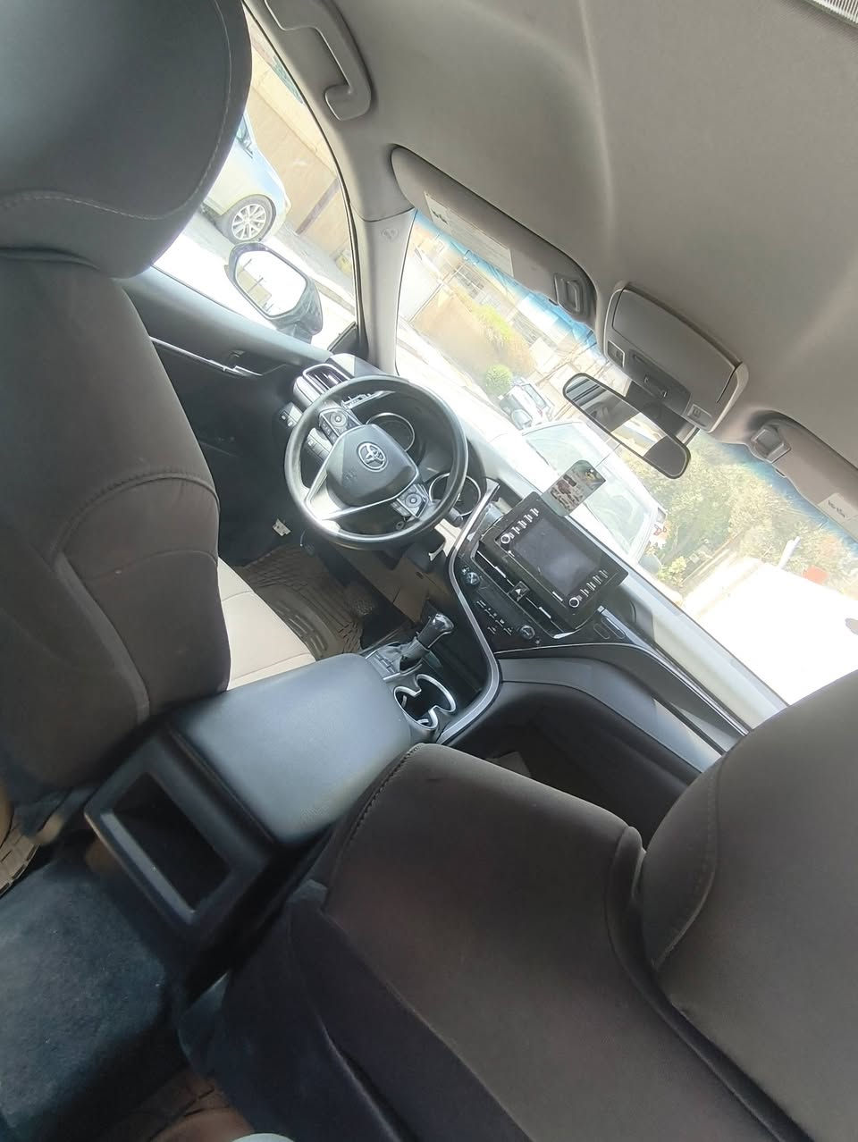 سلام عليكم للبيع سيارة    Camry LEموديل2024 محركهابانزين قوي واقتصادي سعة2.5لتر(2500cc)معناقل حركة اوتوماتيك متطور8سرعات السياره ماشيه 55الف.
حالة الحادث والتصليح بكل امانه(لإبراء الذمه وثقةالمشتري) . السيارة تعرضت الحادث في امريكا وتم تصليحها بعناية بدلت اللغد اليمين بواحد اصلي 100%بلون السياره بدون صبغ وصور الحادث نشرتها ويا الصور.
المواصفات                       
انضمة القياده 3وضعيات مختلفة للقيادة(Ecoللتوفير+Normal للراحة+Sport للأداء الرياضي).الخ

السيارة جاهزه والرقم بغداد (السيارة معوقين بعدلها3سنوات وتتحول.وعندي وكالة عامه مطلقه بيها وجاهز اسويلك وكاله عامه مطلقه بأي وكت يعجبك).

السعر 118ورقه قفل.

المكان/بغدادالعامرية

الرقم/***********.
