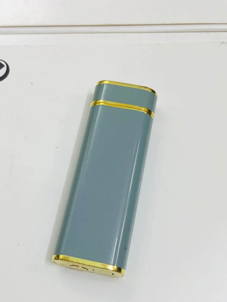 قداحة كاتير ( Cartier) 
سويسري اصلي انتاج الثمانيات 
تغليف ذهب 20 مايكرو. 
وتغليف حجر رصاصي 
للاتصال ***********
