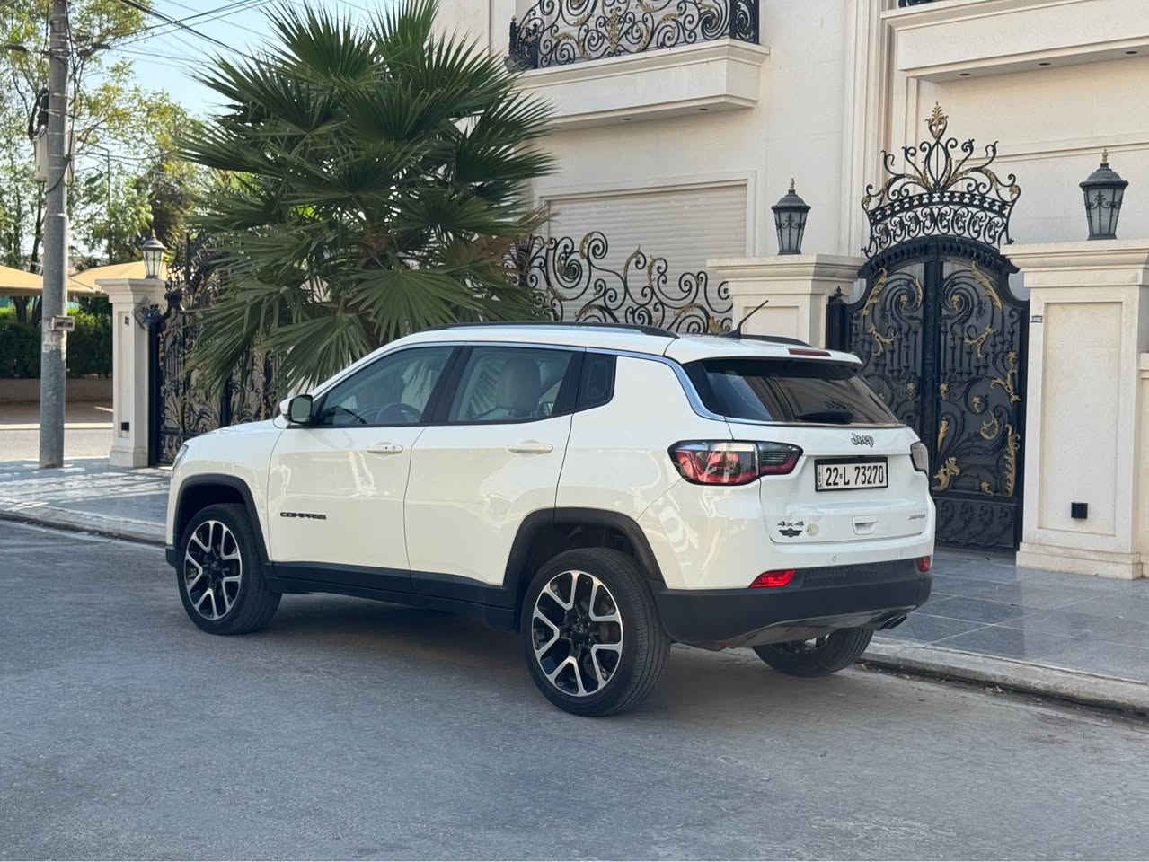 Jeep compas 2018 
شةريكةى هارلم سفرى هةولير 
بئ بؤياغ بئ تةعديل تةنيا يةك قؤپى هةية لة قةباغ سندوق
فول فول مواصفات 
پانؤراما 
كوشين جلد 
ناو سپى 
شاشة گةورة 
دةبل ئةكسل 
ئاوينة هيتةر 
سةيارةكة لةسةر دةقى شةريكة مايتةوة يةك دةستة هةموو شتيكى بةشةرت 
79 هةزارى حةقيقى رؤيشتية بةشةرتى فةحسى شةريكة 
150 وةرةقة و مةجاليكى برايانة 
تكاية گؤرينةوة ناكةم تةنيا فرؤشتن
*********** أربيل, العراق

