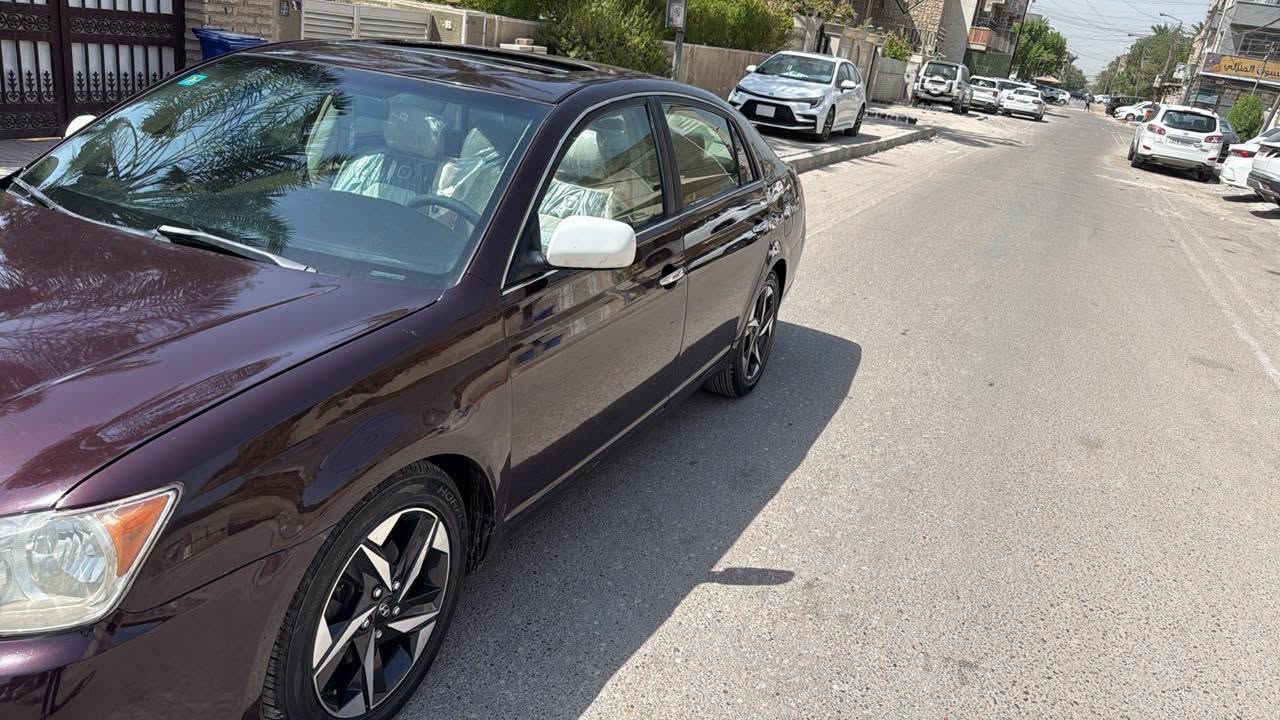 افلون ٢٠٠٦ محدثة ٢٠٠٩ حادثها نص قبغ الصندوك وجاملغ مصبوغة صبغ عام كشنات جلد والامامية كهرباء داخل بيجي فتحة السيارة جاهزة محرك وكير وصدر وتخم تاير وتبريد رقم بغداد انكليزي مداور ثاني يوم السعر ٩٠ وبيها مجال بسيط  للأستفسار *********** مكاني بغداد حي القاهرة
