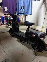 دراجه شحن اربع بطاريات العنوان حي الخضراء السعر 250 وبيه مجال 0781 368...