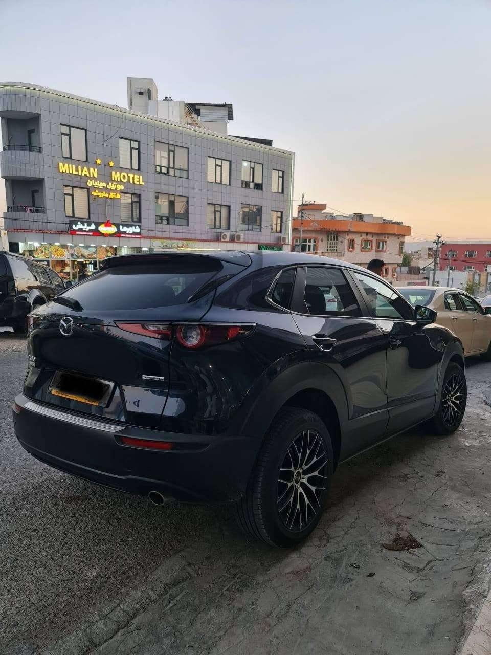 Mazda CX30 2021 
مواصەفات select و دەبڵ ئەکسل نییە مەرغوب،
دوو پارچە بۆیاخ، دەرگا و چەمەلەغی لای سایەق بۆیاخە و حادیسەکەی خەفیفە و ٨٨٠٠٠ کم ڕۆشتوە و لە ٨٧٠٠٠ هایدرۆلیگی گێڕ گۆڕاوە لەگەڵ ڕۆنا.
*********** السليمانية, العراق
