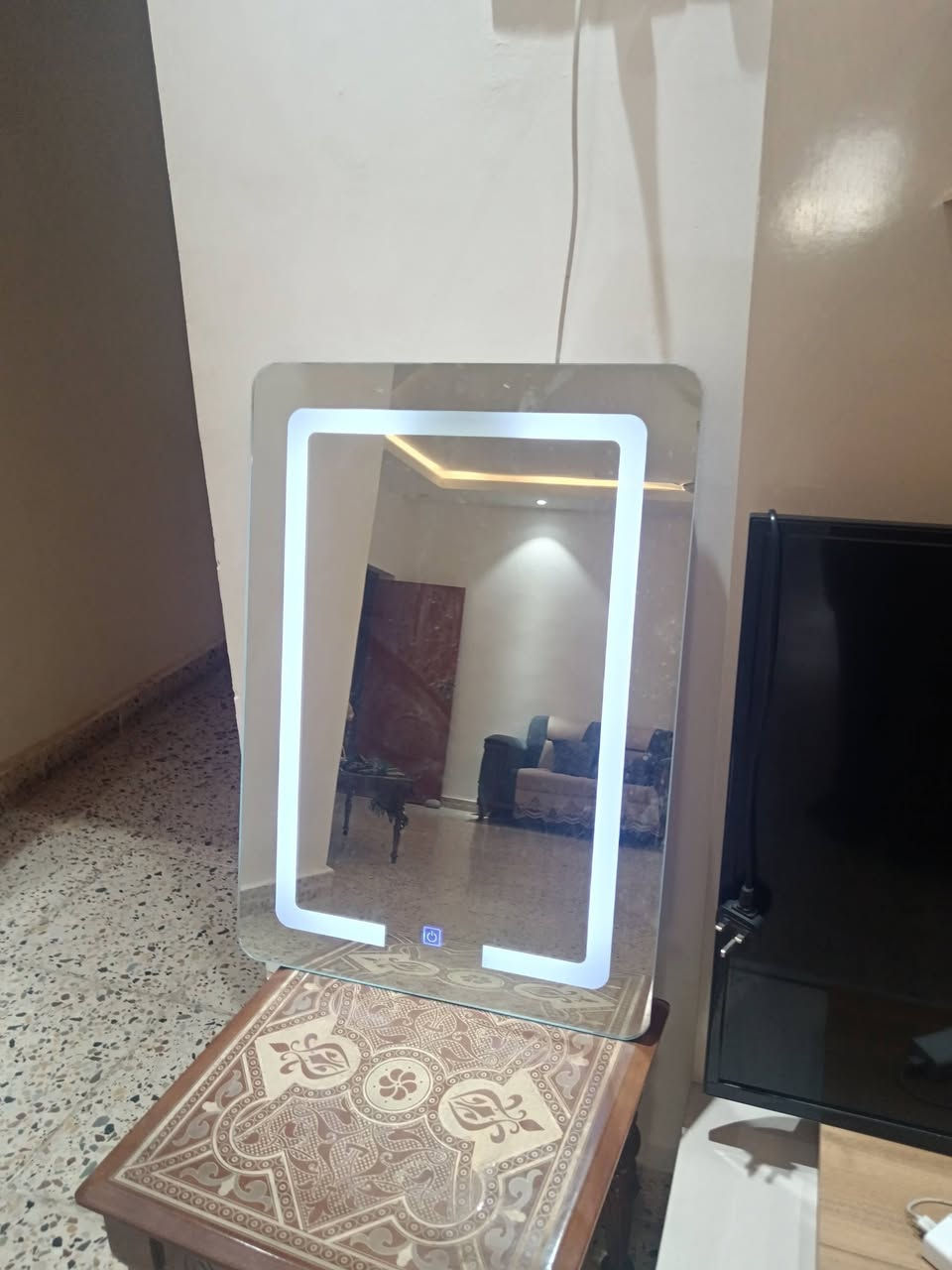السلا م عليكم ورحمة الله وبركاته عندي غراض جديده و نظيفه ثريا كامله  وتشتغل  وطابعه كانون ١٥٠ وبي مجال  ذات منظومه احبار  ملونه  ووسيت مغسله كامله نوع حديث مع مرايه حجم كبير ع اللمس كهربائيه مع ملحقات المغسله حنفيه ستيل أصلي وبواريها سعرها ١٢٥وبي مجال
