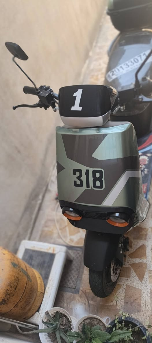 للبيع 318 فول مواصفات وبطاريات شرط الفحص والمطور بي 4 سرع ويمشيك 50/60 كيلو متر وبي 6 بطاريات وسعر 600 وبي مجال وتواصل على هاذه الرقم *********** عنواني موصل حي السماح
