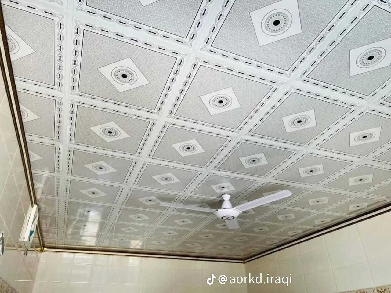الصباغ فرحان الشمري ***********
كافه انواع الاصباغ ضد الأمطار والشمس
صبغ شبابيك ابواب 
صبغ واجهات وجدران
عمل سقف ثانوي 
سحبات جداريه 
بااحدث انواع الاصباغ 
النجف الاشرف 
اسعار مانسبه جدا

نص مكتوب في الصور:
- @aorkd.iraq
- @aorkd.iraqi