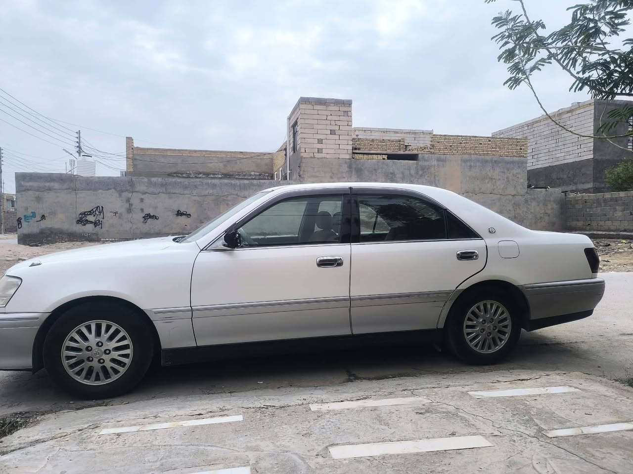 سياره ملكه ادوات متومه على شاصي طبق اصل كصه جنطه محرك ديفور جبير سياره جاهزه اي نقص ما بيه السعر 27 وبيه مجال رقم الهاتف ***********
