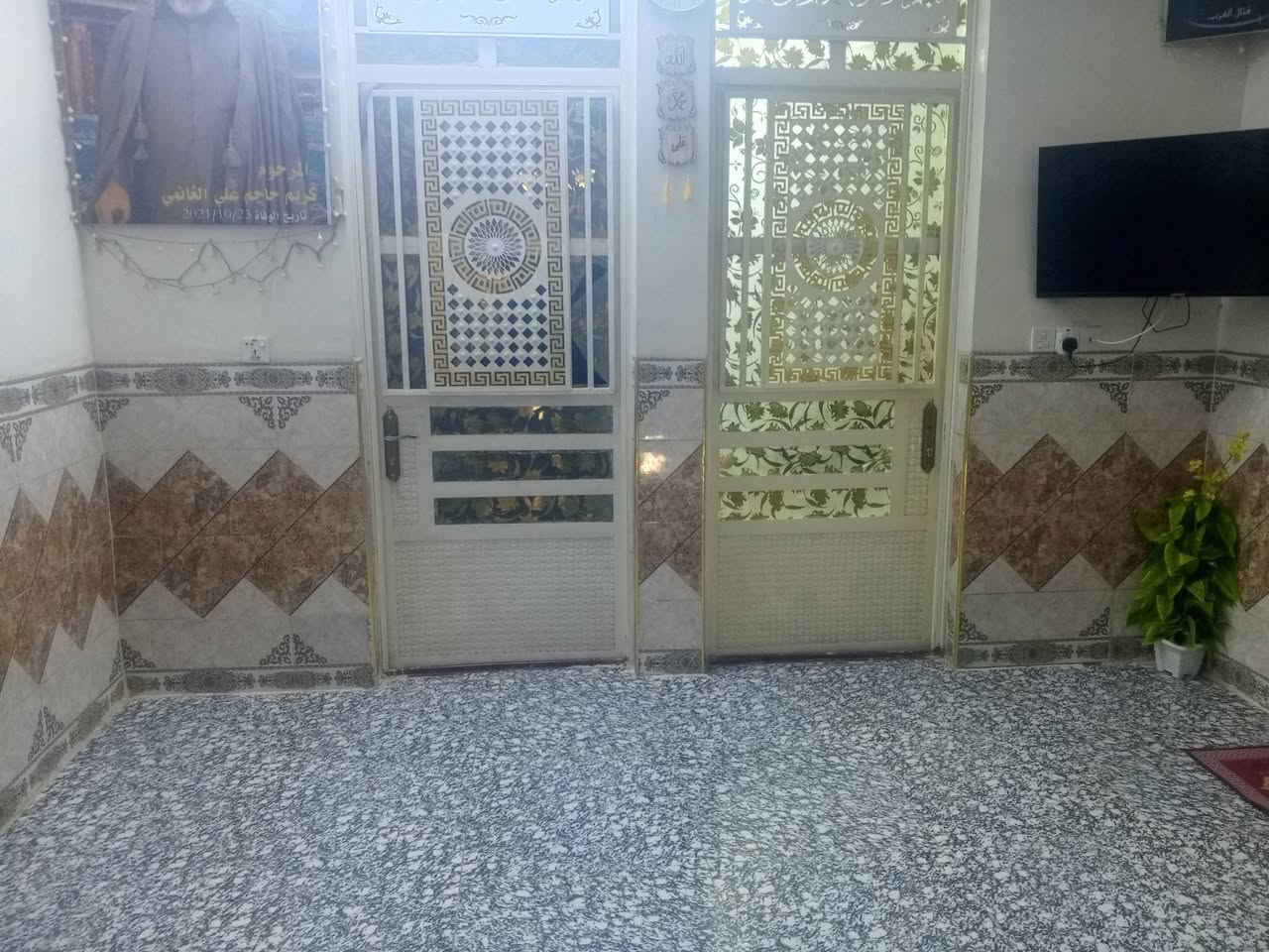 بيت مساحة 150 متر نزال 20 الواجهية 7 ونص استقبال ومطبخ حار وبارد وصالة و4 غرف غرفتين جوة وغرفتين وصالة فوگ كامل مواصفات كاشي سيراميك.(السعر خاص) 
العنوان /ورة شارع النجار بالدوانم قريب على الشارع العام. 
للتواصل / ‏‪***********‬‏ /
