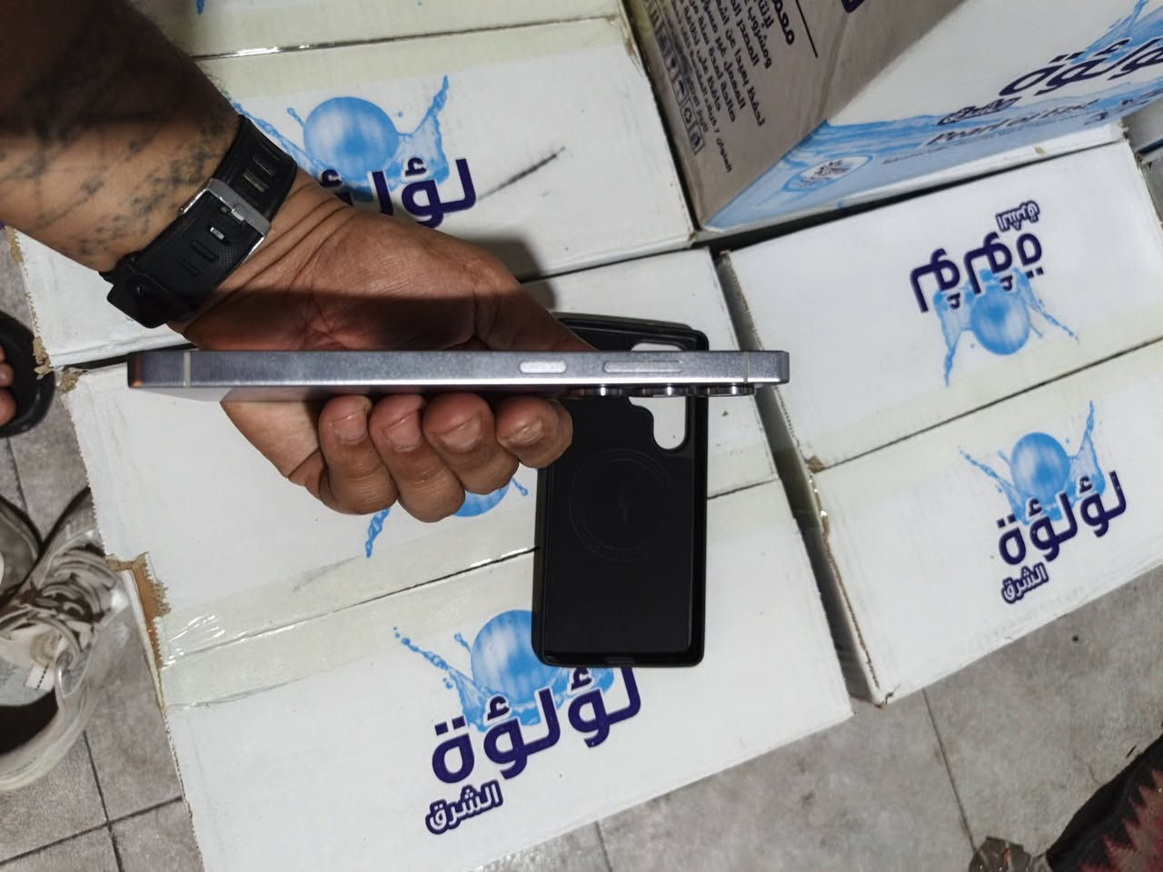 جهاز s25u نظافة ١٠٠٪
مكفول الجهاز وكالة 
السعر مليون و١٠٠  وبي مجتل بسيط للشراي  ***********
