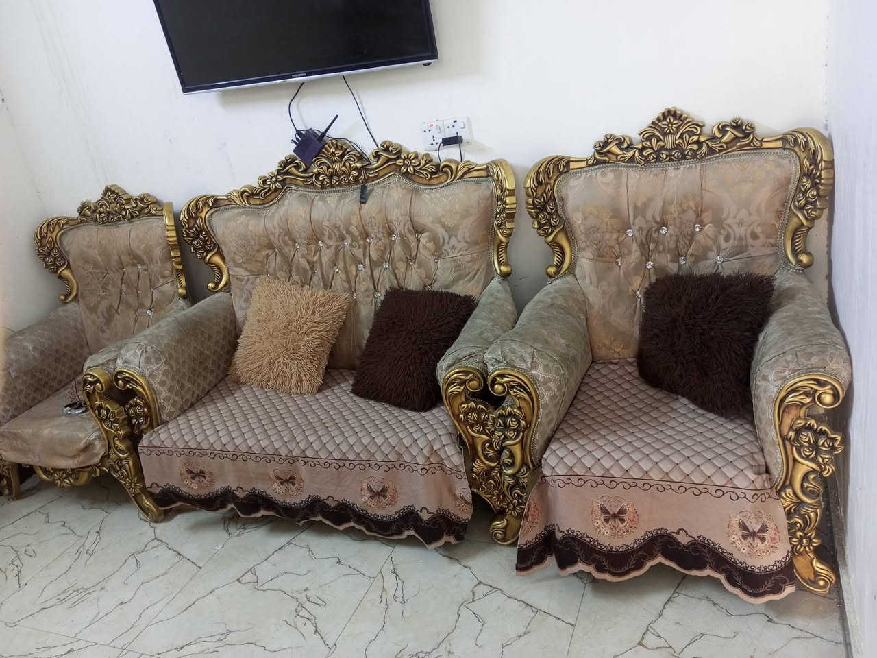 السلام عليكم تخم للبيع 5 قطع
نضيفف كلش ومرتب تجي تشوف بعينك 
السعر 150 العنوان بغداد البلديات 
***********
