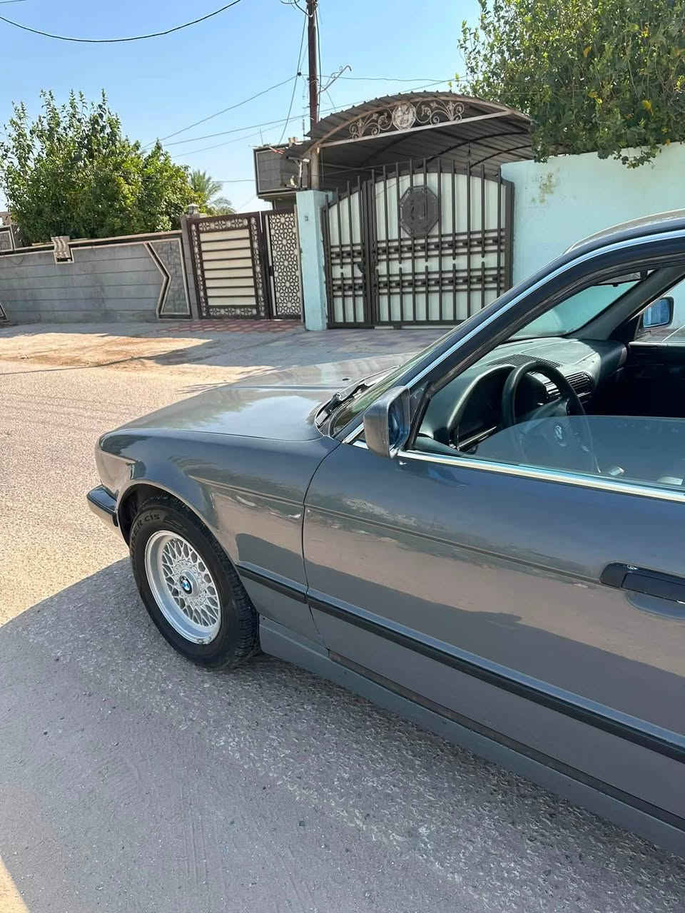 السلام عليكم
بي ام دبليو 525 مسكر عدل معمره جديد داخل وخارج كير ومكينه جدد تخم تاير جديد دبل ايرباك  السياره كامله مابيه نقص غير بس تبريد السعر 45 وبيه مجال ***********
