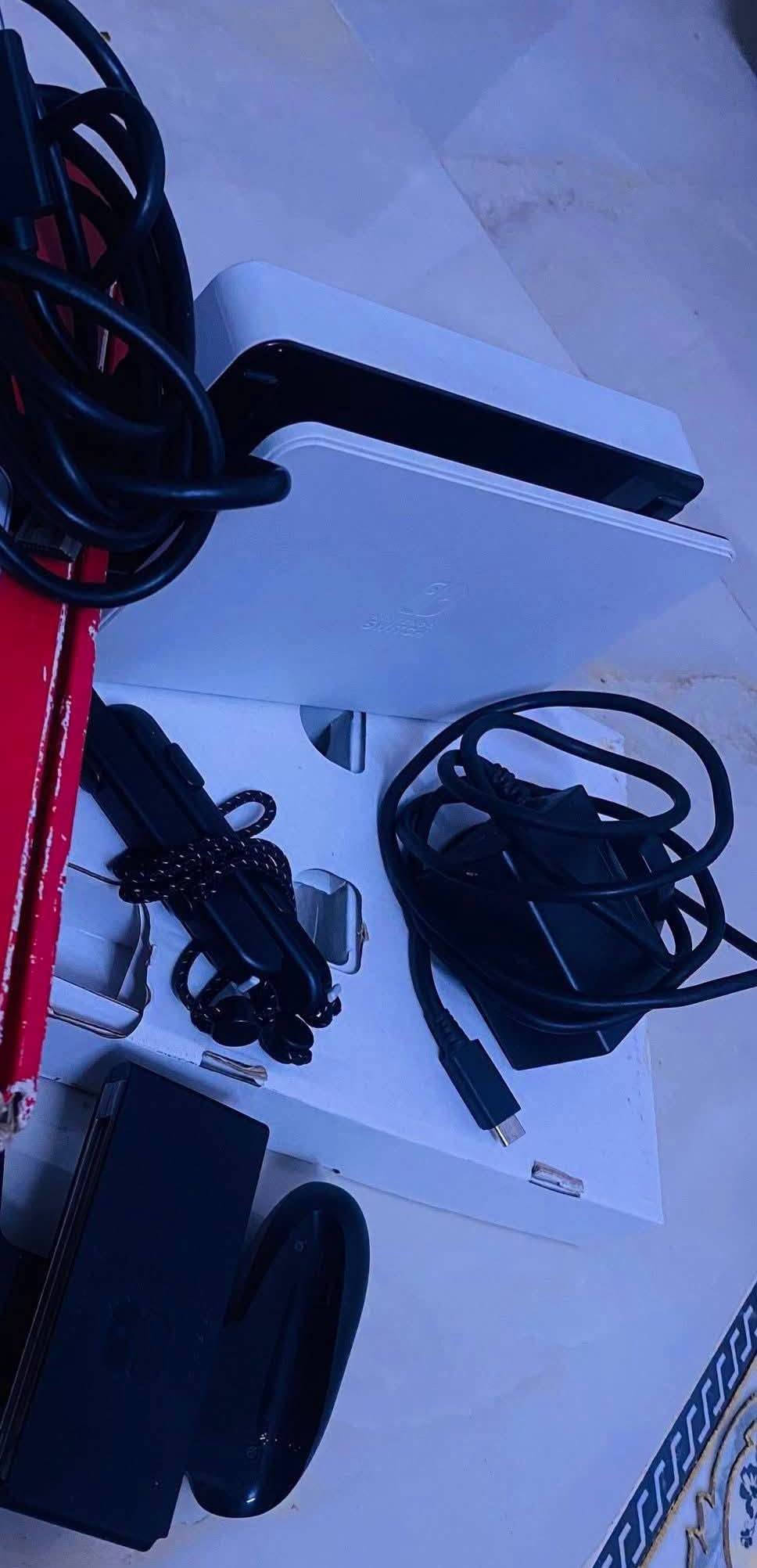 السلام عليكم ورحمة الله 
نينتيندو سويتش اوليد OLED مهكر للبيع 
مرحبا شباب متوفر حاليا نينتيندو سويتش الاولد 
جهاز اخو الجديد بالنضافه 100% 
مهكر قطعه تهكير دائمي وليس سوفت 

يحتوي على الكثير من الالعاب مثل / 
GTAV  / زيلدا جزئين / ريد ديد / مورتال / نسخ ماريو  
اكثر من 25 لعبه وتكدر تحمل اي لعبه تعجبك ع النضام المهكر
رام 256 جيجا مميز 

 طبعا كامل ملحقات كل شي كامل / 
الدوك للعرض ع البلازما / كريب جويكون / سلايد / كيبل HD 
شاحنه الاصليه /  جويكون الاصلي مالته ختم شركه nintendo 
كارتونته موجوده  / يحتوي على لاسق حمايه للشاشه / 
ملحقات اضافيه عندي مثل بوكس حقيبه ماريو ودرع جلاتيني للبيع 

سعر الجهاز ٤٠٠ الف توصيل لجميع المناطق والمحافظات موجود 
تواصل ع رقم / ***********   
العنوان / بغداد  - البياع  - شرطه الخامسه

