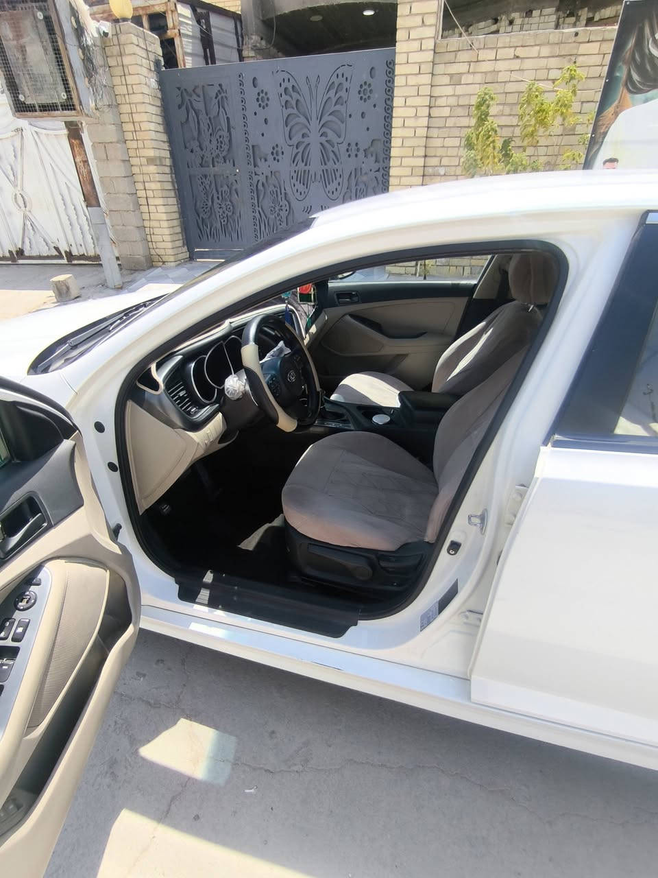 للبيع كيا أوبتيما 2016 وارد خليجي

موديل: 2016
وارد: خليجي
المحرك:  DOHC 16V 2000 ( دوش 2000 )
عداد الكيلومتر : 103,000 كم
اللون: أبيض لؤلؤي
الداخلية: بيجي واسود
الرقم : بغداد خصوصي والسنوية جديدة بأسمي تحويل بأي وقت تريد

المواصفات
✅ شاشة لمس
✅ تحكم من الاستيرن
✅ بلوتوث + USB + AUX
✅ تكييف ممتاز وبارد جدًا
✅ مرايا ونوافذ كهربائية
✅ ABS + نظام الثبات

فقط ضرر بصيط بالبنيد شبر 

📞 للاستفسار: على الخاص او الاتصال ( *********** ). 
 (***********) 
العنوان : ذي قار _قضاء الدوايه
