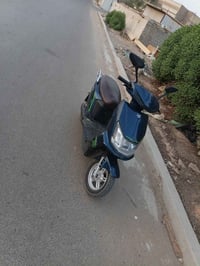٦ بطاريات ٧٢ فولت • ٣٢ أمبير • ٤٥ كم
