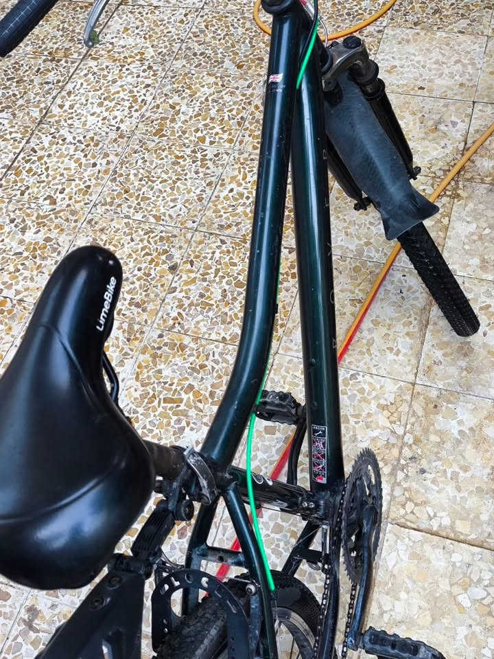 باسكل ماركة روفر  بريطاني 
حجم 26
بريكات و كيورا تشتغل 
فقط الدبل الامامي يحتاج صيانة وملعب بسيط في التاية الخلفية 
السعر 75 وبي مجال 
عنوان ايسر قوسيات 
للاتصال *********** واتساب
