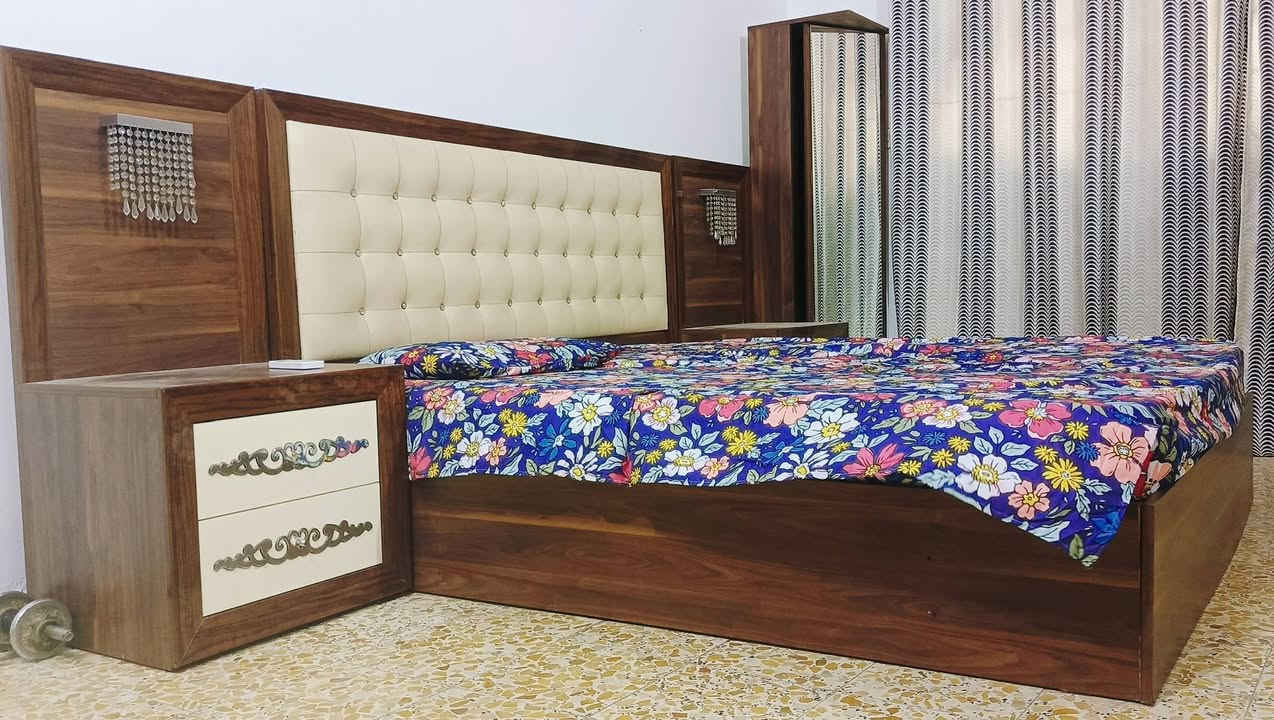 الغرفه للبيع ثمان قطع جديده كل شيء ما بيها نظيفه واللي يحب يشوفه خابرني على الرقم  ***********
