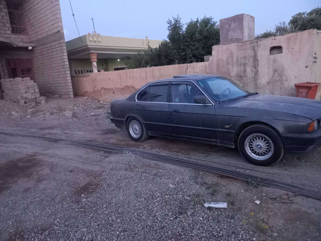 سلاك عليكم بي ام ٥٢٥موديل ١٩٩١
رقم كركوك  صدر تايرات مكفول 
السعر ٤٠ وبيها مجال وترهم مراوس 
***********
