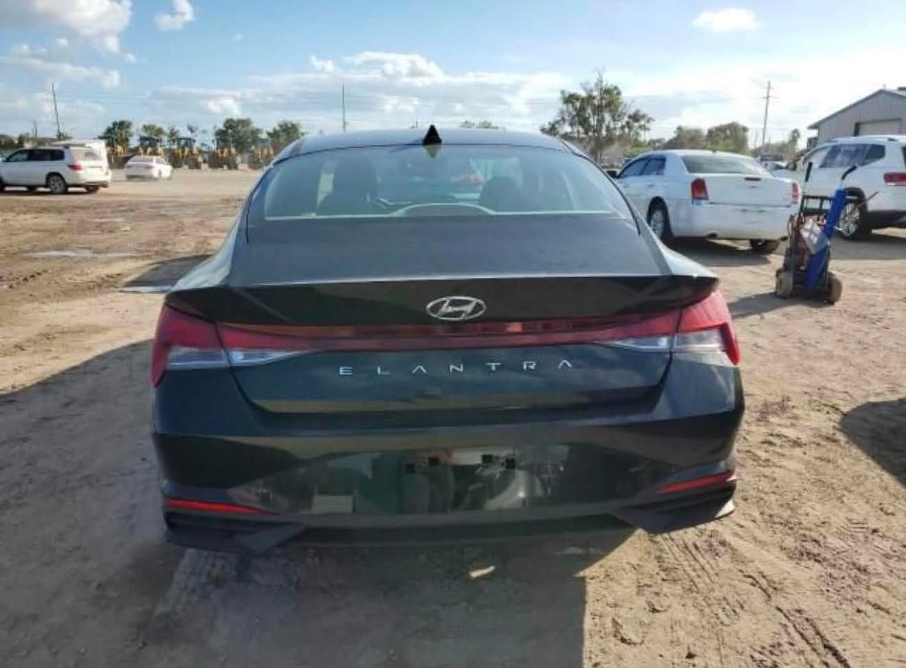 النترا امريكي 23
فول مواصفات عده الفتحه
مكفوله عده  حادثها مال امريكه
ماشيه 45

السعر 145 $
بغداد مشروع وطني السياره بسمي
رقم الهاتف***********
