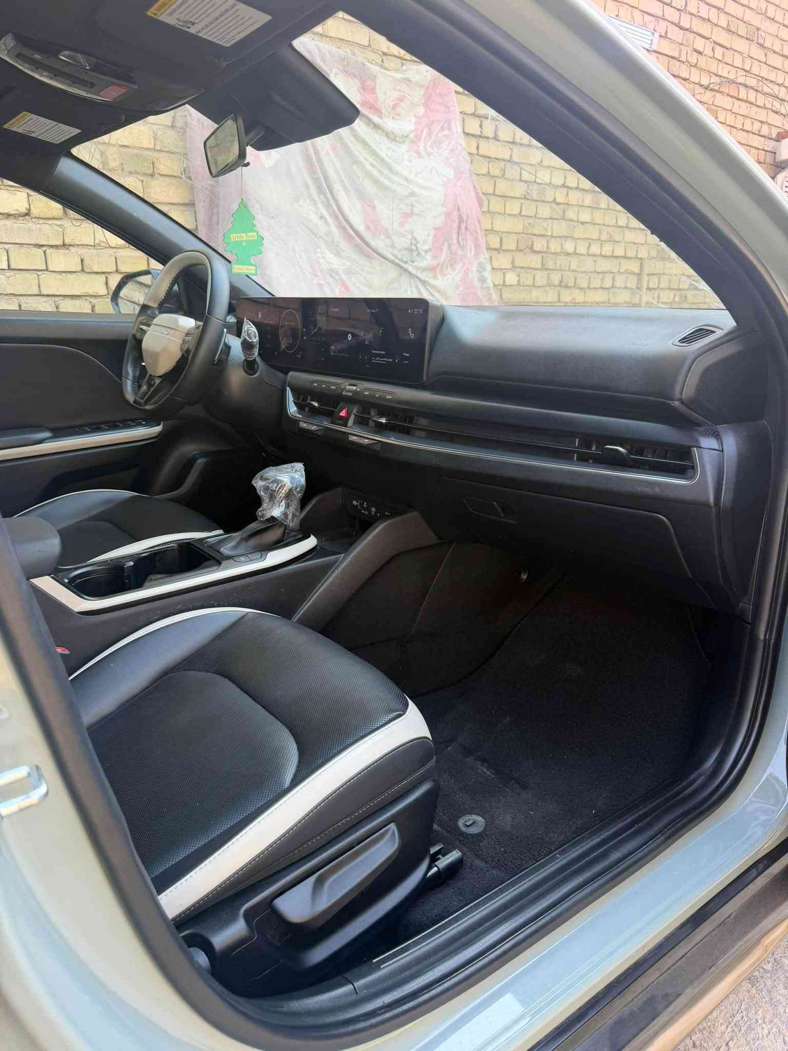 السلام عليكم
K4 2025 GT Line وارد امريكي 
الضرر تبديل بنيد 
بدون رقم 
فول مواصفات 
بصمه 
تشغيل عن بعد 
بونوراما 
كشنات كهرباء 
كشنات +جلد + تتفئه + تبريد 
شاشه دجتل 
رادارات امامي +خلفي + جانبي 
اشاير بل مري 
شحن لاسلكي 
لايت LED 
كشن خزن ميموري 
ماشيه 17 الف 
بعد مواصفات معروفة 
العنوان بغداد 
رقم الهاتف ***********
