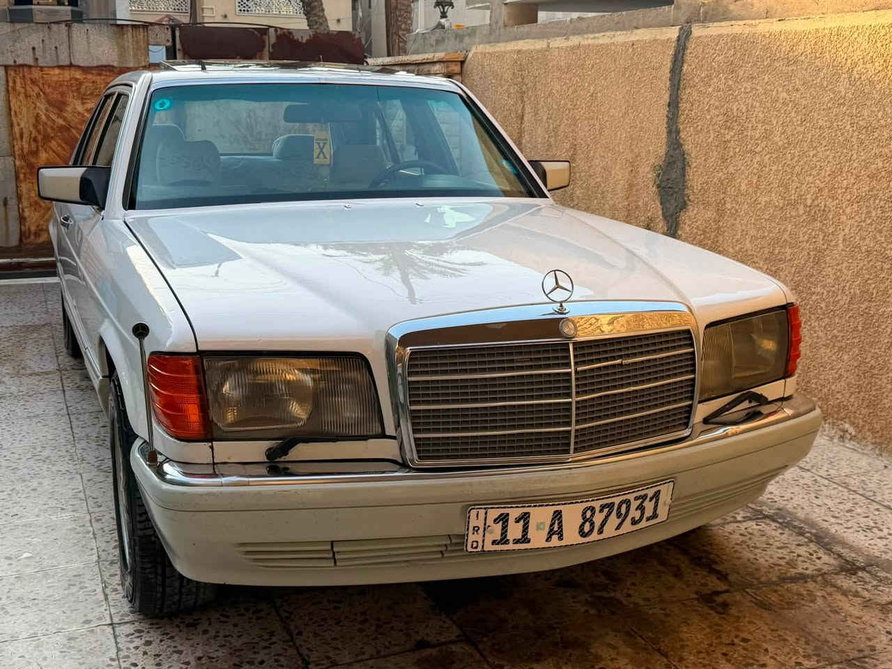 عندي مارسيدس جامبو 300 sel باب طويل (خليجي )موديل 91 رقم بغداد باسمي هزه ورقم جديد السيارة فول مواصفات كشن كهرباء مخمل نيلي تبريد بيانو سلايد روف السياره كهربائيتها بلاديه كير ومحرك بالكارتون مبدلات جدد صار شهر صدر 90 ‎%‎ تبريد شغال السيارة بدون ضربه مصبوغه عام ماعدا القماره بدون صبغ بلاديه سعر السيارة (78 )ورقه وبيه مجال بسيط جدا مكان السياره بغداد حي الجامعه 
***********
***********
