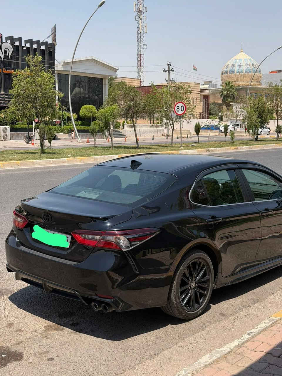 للبيع كامري موديل 2024 فئه SE أسود قطران حادث مرفق مع الصور فقد قبغ جنطه بدون ايرباك ماشيه 33 رقم اربيل جديد شرط تحويل او وكاله سنويه الى 2030 سياره من حاويه بيد جناي تعبان عليها وسيستم كامل وصل تبديل دهن داخل شركه حصرا .. مكانها اربيل 
سعرها 205 ومجال بسيط 
للتواصل ***********
*********** أربيل, العراق
