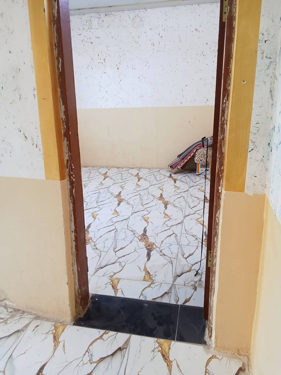 بيت للبيع المساحه 65 سبع قصور قرب السده ثالث فرع عله ايدك اليمنه السعر 30 مليون قفل غير قابل للعمله بي خاص واتساب ***********
