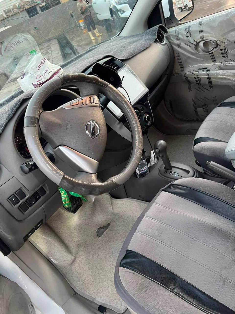 نيسان سني هندي مديل 25 بيهه ضربه با الجاملغ الخلفي وباقي السياره كفاله 

‭***********‬ البصرة, العراق
