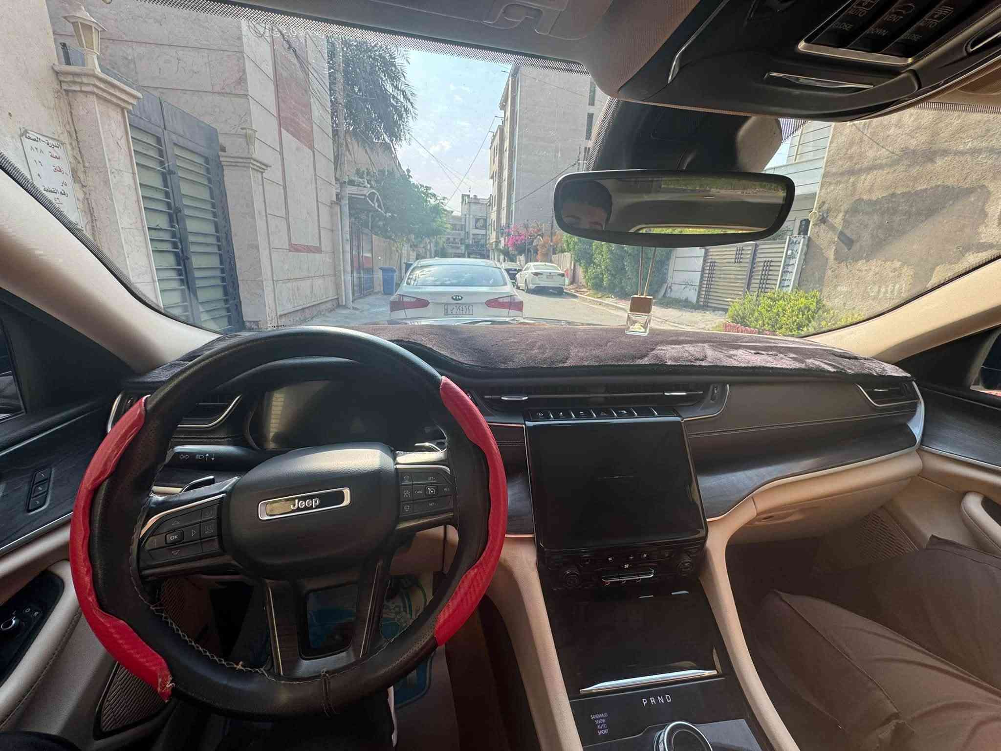 جيب الشكل الجديد اسود خليجي وكاله هارلم 

الموديل: 2021 لمتدد فول مواصفات بانوراما 

المواصفات:
* نظام دفع رباعي 4X4 متطور
* فتحة سقف بانوراما
* الصندوق كهربائي بخاصية البصمة
* ويل ألمنيوم قياس 20 انج
* شاشة التحكم الرئيسية لمس بنظام Uconnect 5 بقياس 10.1 انج مع نظام ملاحة
* شاشة القيادة الرقمية بقياس 10.25 انج
* رادار تفاعلي مع خاصية التوقف والانطلاق
* تحذير النقطة العمياء
* تحذير الخروج عن المسار
* نظام المحافظة على البقاء في المسار
* خاصية المساعدة على التوجيه في التقاطعات لتفادي الحوادث
* حساسات أمامية وخلفية
* المرآة الداخلية مزودة بشاشة لعرض الكاميرا الخلفية
* نظام مانع تصادم خلفي
* نظام القيادة شبه الذاتية
* المقاعد الأمامية مبردة ومدفأة
* المقاعد الخلفية مدفأة
* مقعد السائق والراكب كهربائي
* مقعد السائق ذاكرة
* نظام آبل كاربلاي و أندرويد أوتو لاسلكي
* نظام صوتي فاخر 9 سماعات من ALPINE
* دخول ذكي (بصمة)
* نظام التشغيل عن بعد
* مصابيح أمامية أوتوماتيكية مع مصابيح نهارية وكشافات ضباب LED
* نظام التحكم التلقائي في الضوء العالي
* مساحات زجاج أمامي حساسة للمطر
* شاحن هاتف لاسلكي
* أنماط قيادة متعددة رياضية والطرق الوعرة
* وسائد هوائية أمامية متعددة المراحل ووسائد هوائية جانبية ووسائد هوائية أمامية وخلفية
* نظام التحكم الإلكتروني بالثبات
سياره جديده ونظيفه محرك جديد مصارلي كم يوم من شديته 

السعر 288 وبيها مجال 
رقم الهاتف ***********
