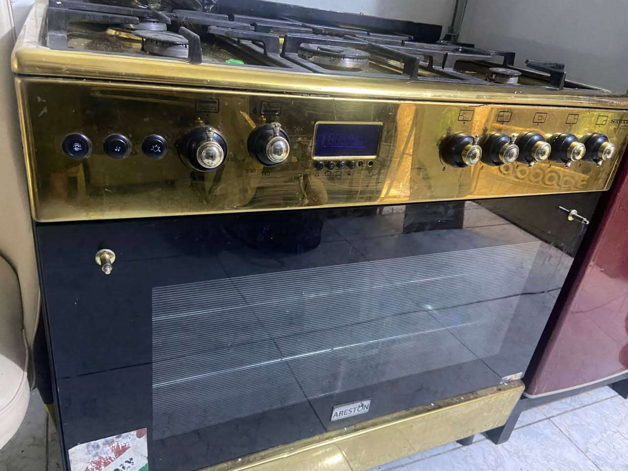 مجمده نضيفه كلش مستعمله شي قليل سعر 200 و الطباخ هم نضيف كلش السعر 150 الرقم ***********
