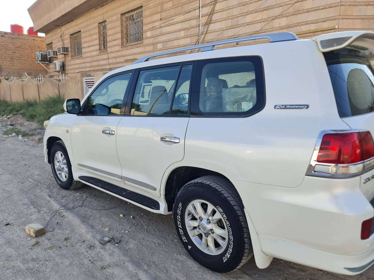 لاندكروز ستينية موديل ٢٠١١
رقم بغداد جديد تحويل مباشر كفالة عامة 

محرك 6 سلندر      
فتحه سلايت 
بصمه تشغيل + ابواب 
كرسي كهرباء ثلاث دكم 
السعر  ٣٢٥ قفل سيارة جديدة مكان السيارة الديوانية المركز
للاتصال ***********
