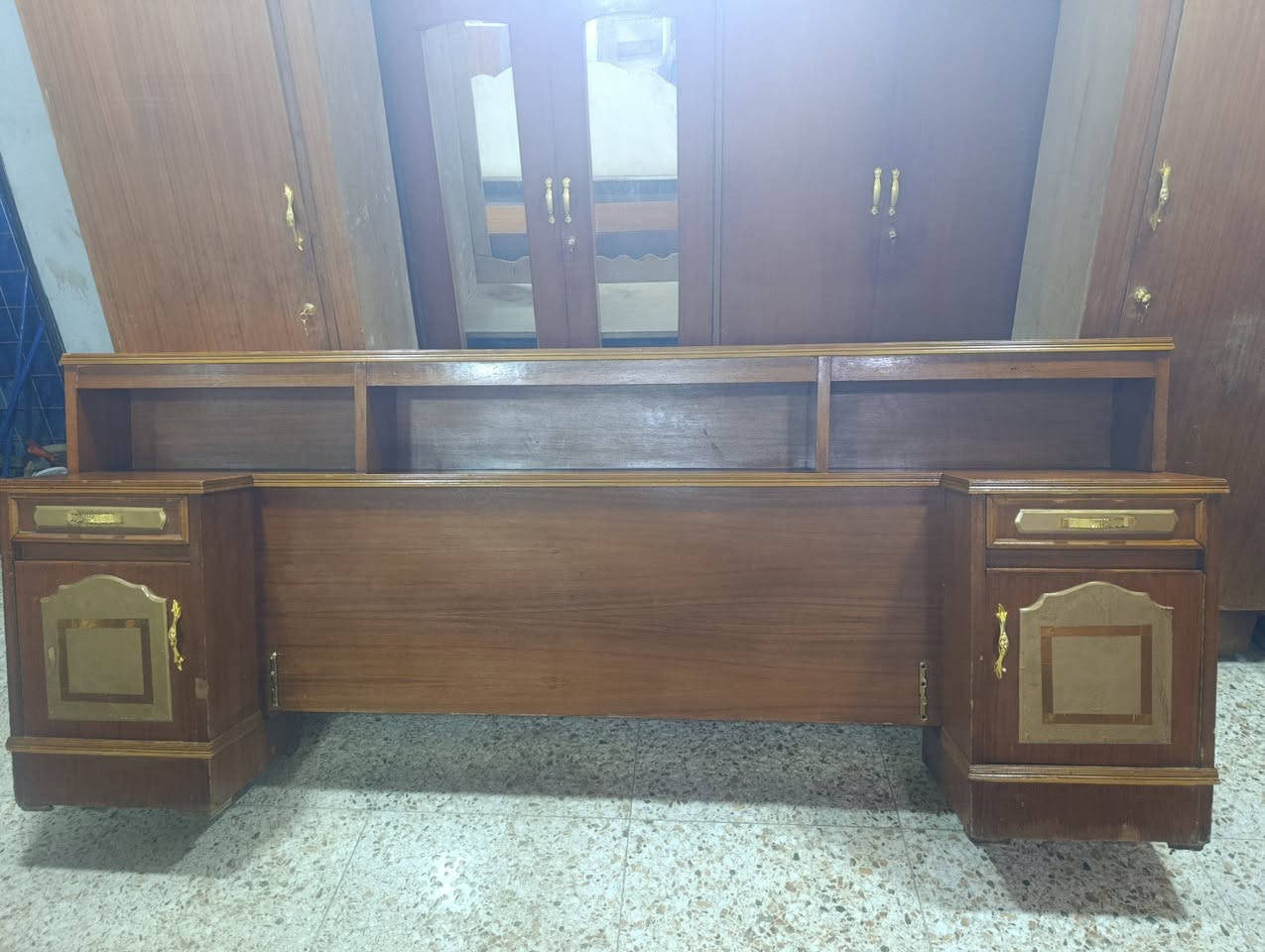 نكول ياالله 
غرفة نوم صاج عراقي نظيفه مثل ماواضحه بالصور
5 قطع / سعرها  450 
تفاصيل اكثر عالرقم أو واتساب  ***********
