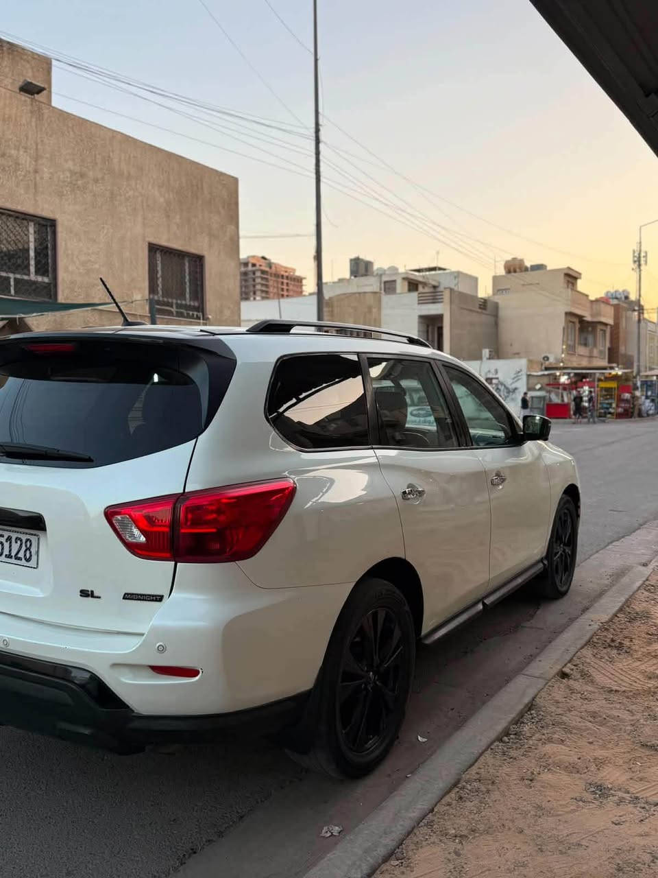 ب ١٢٥ رقم صاحب السيارة ***********
