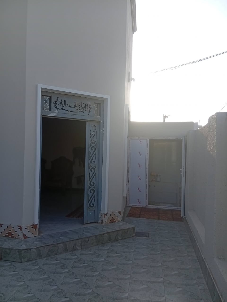 سلام عليكم بيت لبيع حي امين مساح ١٦٥م  غرفتين صاله براني مطبخ صيحات خارجه وداخليه سعر ٥٥ وبه مجال هاذه رقم ***********
