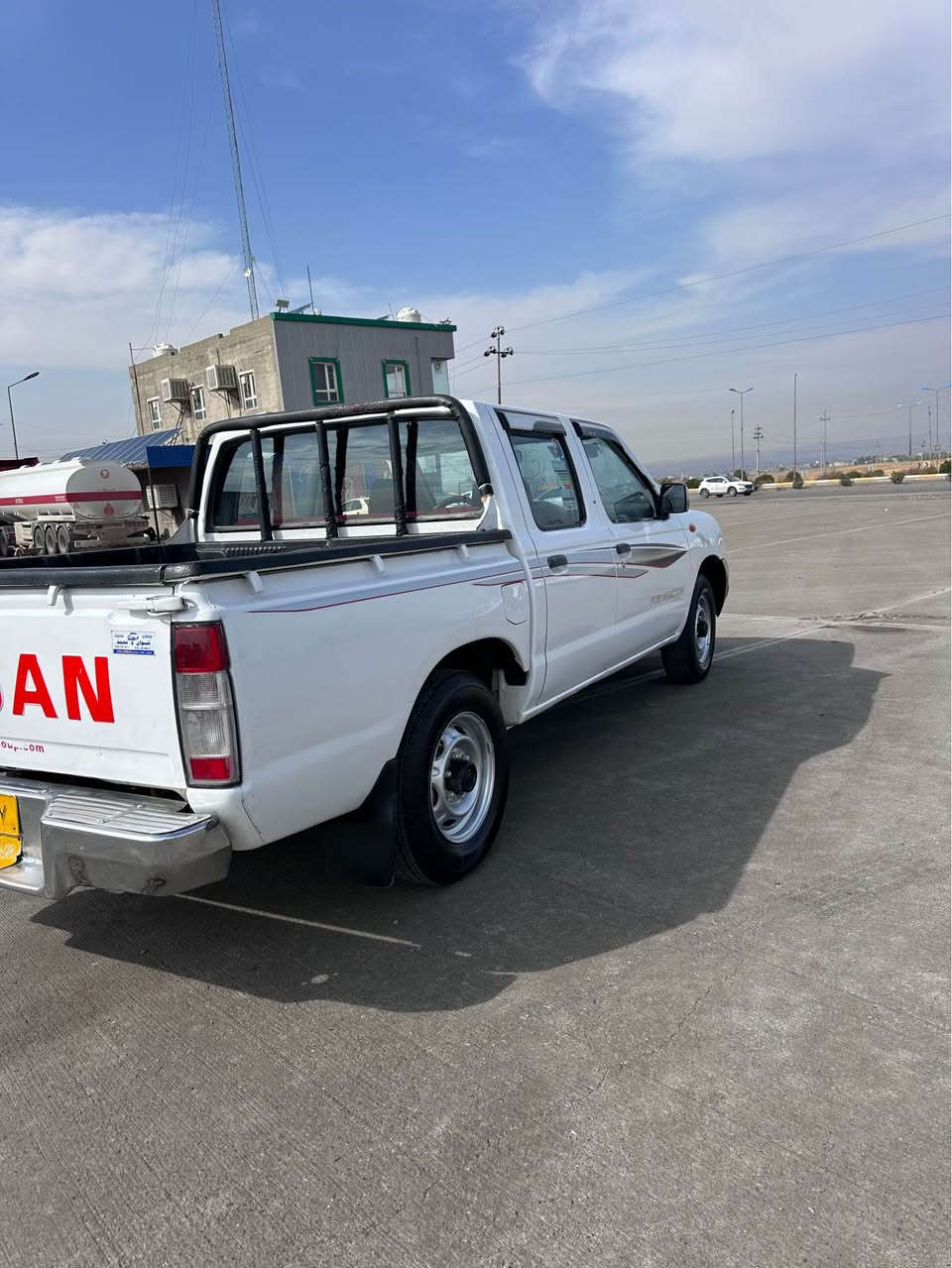 نيسان • ٢٠١١ • مالك واحد