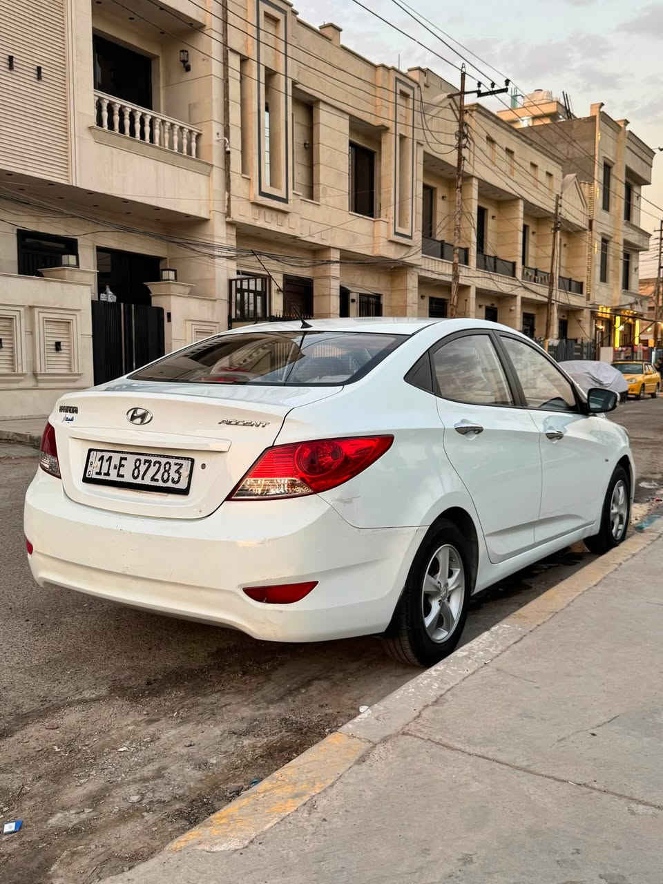 للبيع اكسنت على وضع الشركة جديدة جداً
استيراد الشركة العامة للسيارات مواصفات البيسك 
دبل سويج سبير منازل كلشي بيها على البلاد 
مديل 2013 المسافة المقطوعة 60km حقيقي
محرك 1600 شرط برغي ممفتوح بيها 
لون ابيض رقم بغداد دولي بأسمي سنوية لغاية 2031 هزة جديدة 
كفالة عامة من عدا دحجه على كد تلاث اصابع بل جاملغ الخلفي مثل مموضح بل سونار 
شرط حته دعامياتها بلاديه قطرة صبغ مابيها 
السعر 108 و بيها مجال 
العنوان بغداد / السيدية 
***********
***********
