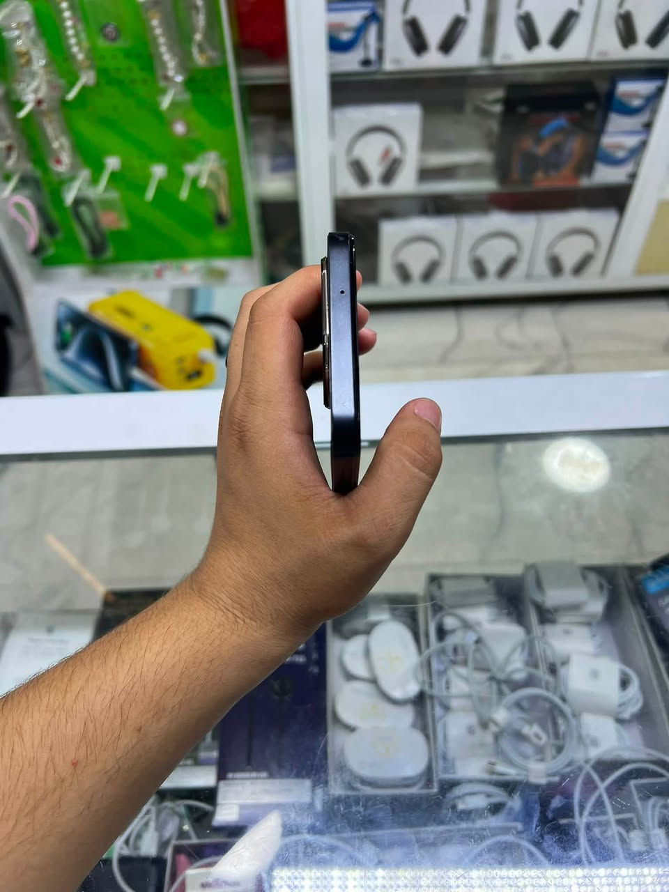 للبيع جهاز هنرx6bذاكره256رام12جهاز نضافه100بل100شخط واحد مابي شرط مامفتوح السعر 200الف مكاني موصل17تموز***********
