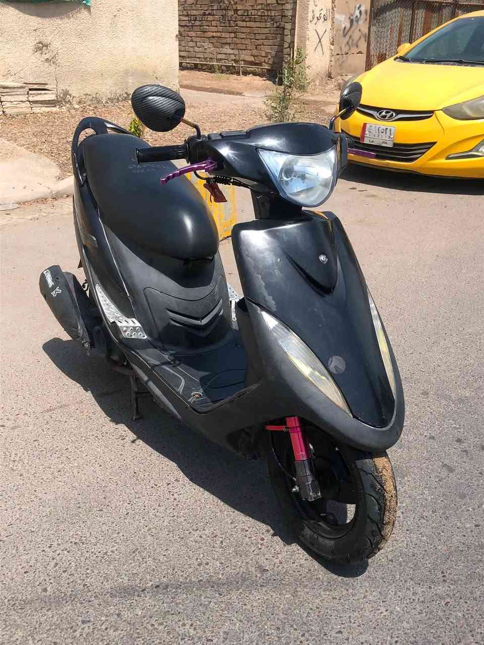 عدله مزود 55 بلادي جايه من بره 55 ممفتوح بيه برغي  بيه غراض كرزي
صدر دي واي قزم بس لزكه شلعتها 
دبل خلفي دي تو مختلف
ستان بوش كرزي
يدات كرزي
ملقط كرزي 
مري اصلي
وبيه نواعم
كلشي بيه شغال نكره سلف بكل وقت شلعه تاكل لكاعد نص سكليتر تعلك دشبول شغال كلشي بيه شغال مابيه اي نقص مابيه ملاحضه لقاعده مو ويه لدراجه***********
