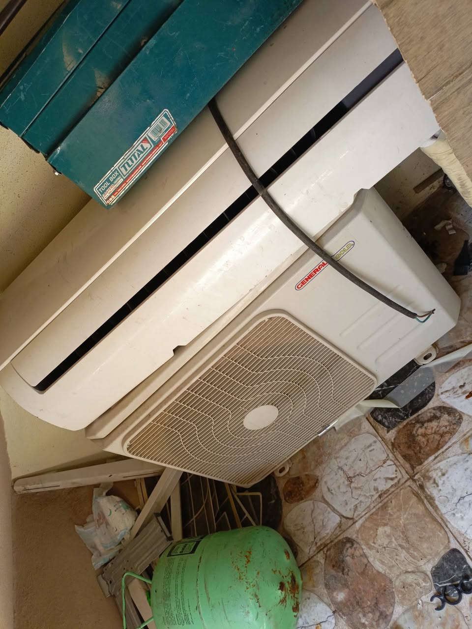 سلام عليكم سبلت جنرال كولد  طن او نص شغال أي عيب مابي مابي بواري او غاز يريد الشراي يجي 150قفل ***********
