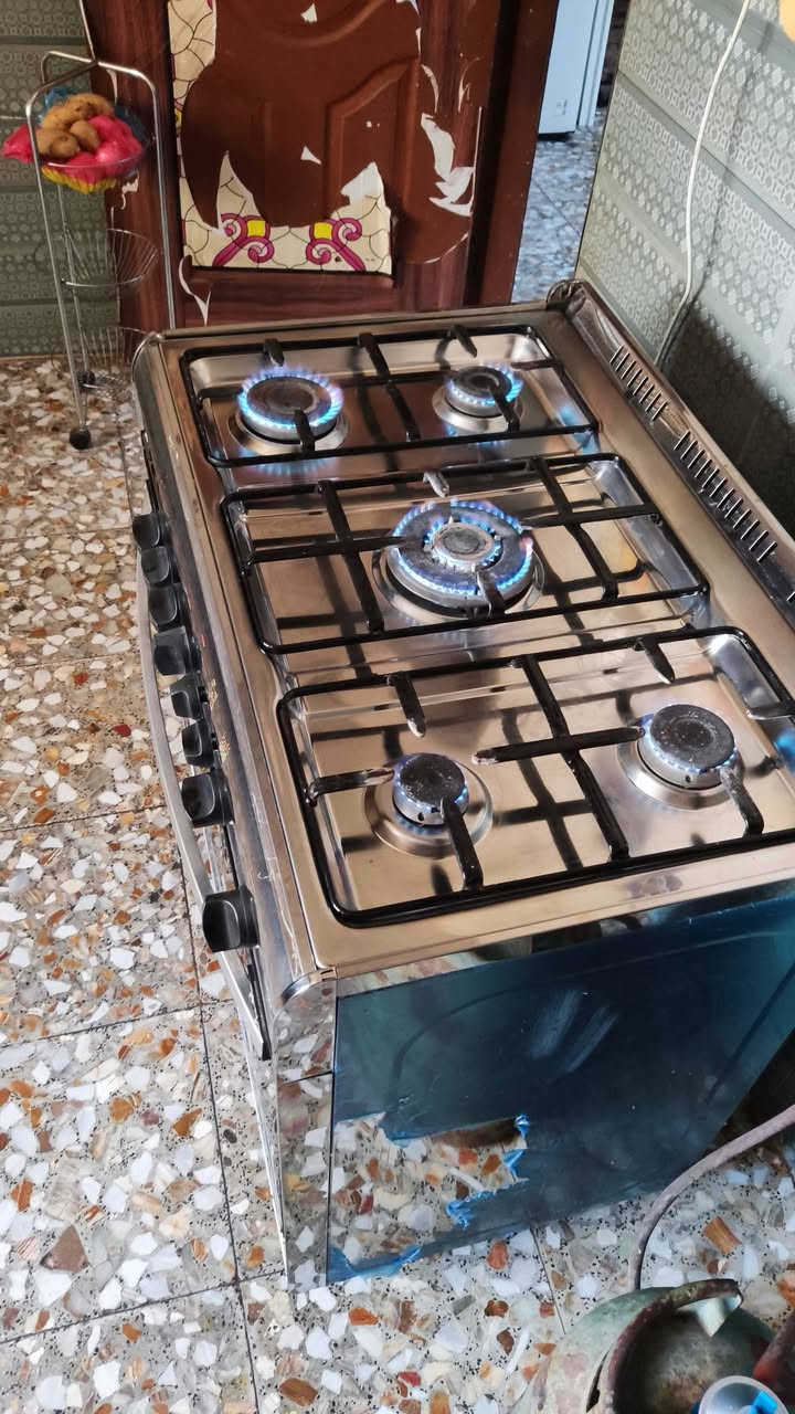 السلام عليكم طباخ مصري للبيع يونفرسل مستعمل جديد الفران بعدهن ما مشتغلات بتراب الشركه كله شغال كلوب جدحه شوايه العنوان بابل مركز السعر 220 رقم ***********
