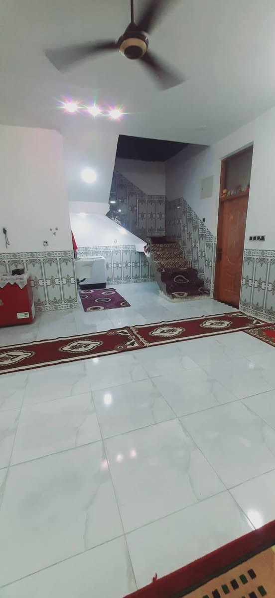 دار سكن للبيع مساحه 200م حي الحكيم نزلت التمايمه 
يبعد عن الشارع 250م
🔷 وجها عله ساحه ركن وشارعه  20 بناء حديث طابوك وسكف صب 
🔷 يتكون من غرفتين وصاله ومطبخ واستقبال وطرمه وصحيات داخليه وخارجيه طابو زراعي 25 ومرقم من بلديه 
السعر والاستفسار على الرقم
***********
