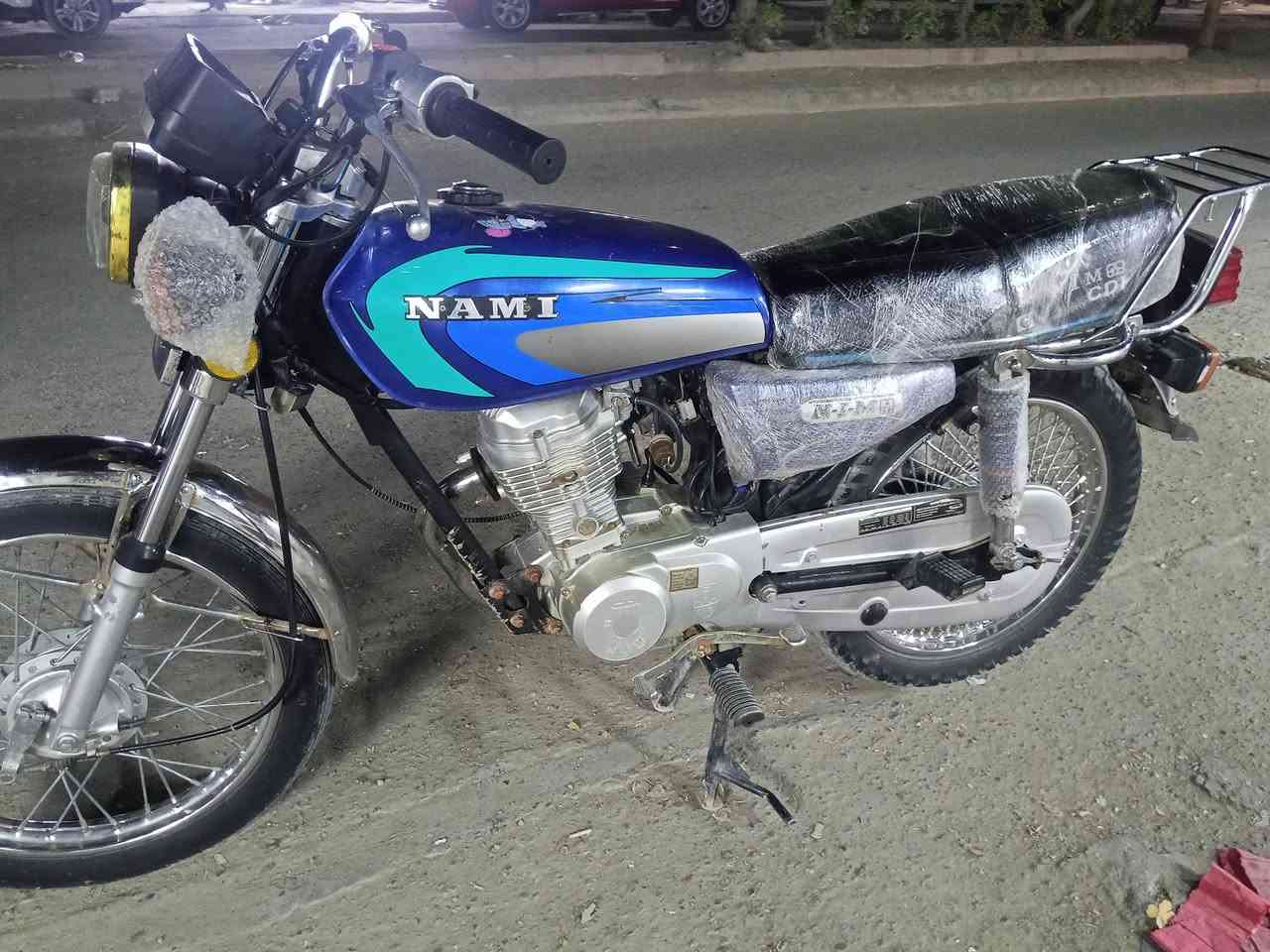 السلام عليكم دراجة للبيع نامه 4كير موديل 25 نازله بل 26 شهر الواحد يوم 31 المكاتبه مال معرض الاصليه موجوده بيه 3اوراق كفاله عامه فقط كلوبات مال اشاير يرادلهة 3كلوبات هندر واحد مكينه خرسه ما مفتوحه جيب فيتر وفحص العنوان بغداد الشعله منطقه جكوك السعر 575=مستعجل ع البيعه ***********
