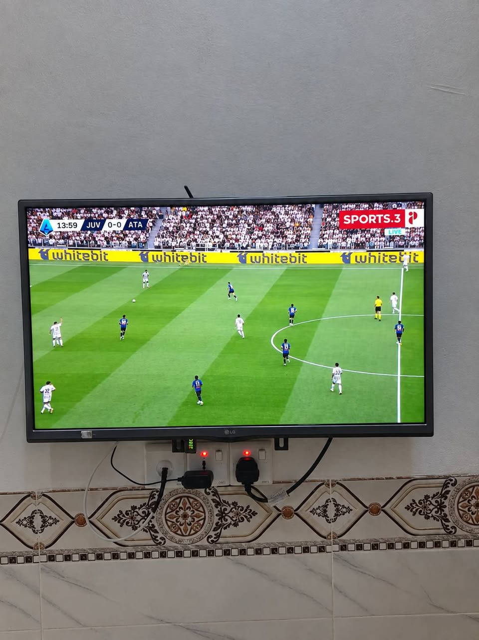 نصيحة..الي يريد يتابع الدوريات العالميه  ينصب قمر الياهسات بي اكثر من 10 قنوات رياضية تنقل الدوري الاسباني والانكليزي والايطالي ودوري أبطال أوروبا ودوري ابطال اسيا بس تعليق اجنبي وليس عربي. تحتاج بس صحن واولمبي ودوم يبقة وياك بعد
...الي ميكدر ينصب يخابرني  ***********
