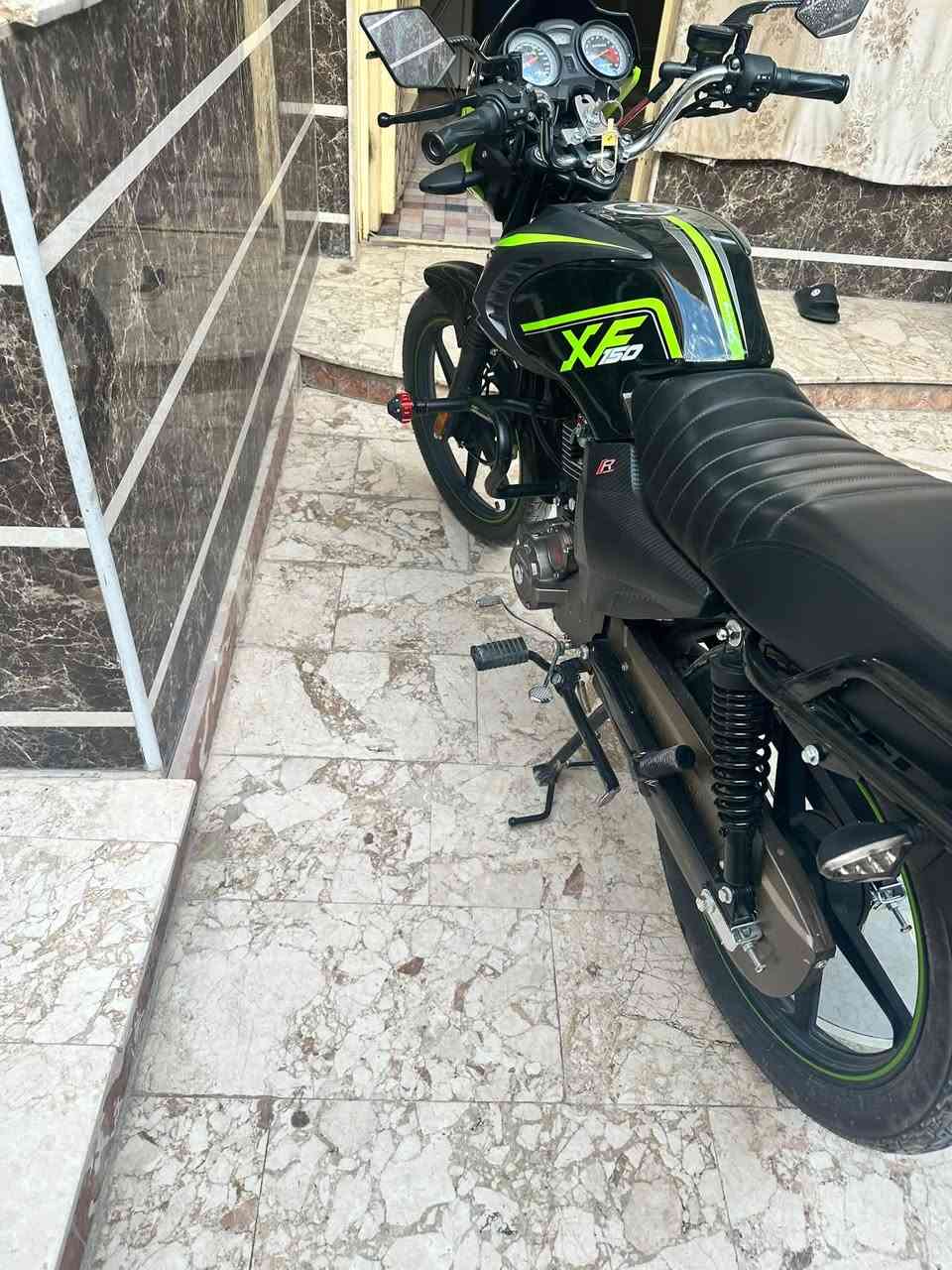 السلام عليكم
دراجه للبيع شايننك CB 150
اوراق اصولي 
الموديل 2026
دراجه صارها شهر طالعه من الوكيل
السعر 1900 
مكانها نجف حي النداء
***********

نص مكتوب في الصور:
- @h.x6g