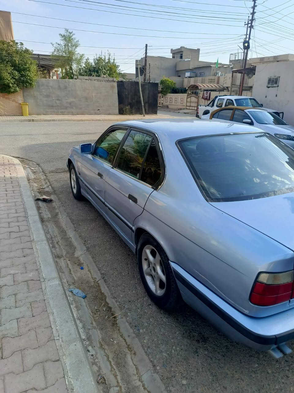 بي ام للبيع 525بلاد محرك مفتوح موديل ٩١ سياره فول كير أوتوماتيك كشن جلد تبريد شغال ثلج مابي ضربه بسمي مشروع وطني شرط تحويل او وكاله كير محرك بل شرط جديدشادها مال حاويه سعر ٤٣ وبي مجال مكاني كركوك ***********

