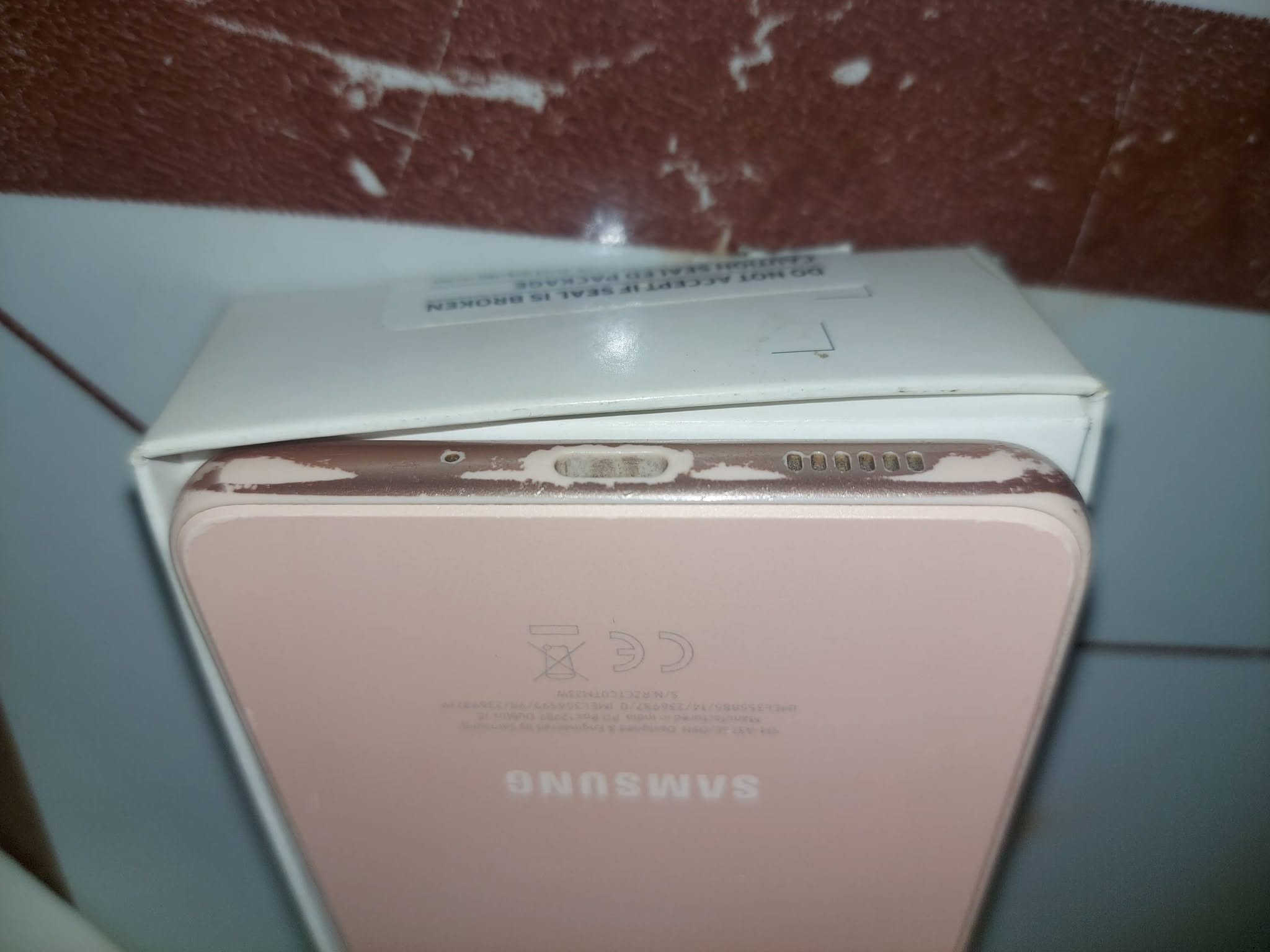 السلام عليكم A33 5G للبيع
المواصفات:
كاميرا 📷 48MP
ذاكرة 128GB + رام 8GB
بطارية 🔋 5000mAh
شاشة 6.4 بوصة Super AMOLED - 1080x2400 - 90Hz
المعالج Exynos 1280
يدعم الشحن السريع 25 واط او 20 واط 
الكارتونة موجودة

ملاحظة: اللون شوي متقشر من يم منفذ الشحن ويم السيم كارت - ذكرتها للأمانة - ما مأثر على الجهاز والجهاز شغال.

السعر 120 الف وبي مجال للشراي الجاد
مكاني: ميسان - العمارة وما عندي توصيل
للتواصل واتساب: ***********

نص مكتوب في الصور:
- CPU X القيادة معالج النظام البطارية شبكة اا المجموع الداخلي 106 ( 128GB ) GB داخلي مجاني 24.4 GB تقنية UI 4.1 عرض عرض 6.4 بوصة القرار 1080 2400 x بكسل كثافة 410.66 ppi معدل التحديث 90 Hz جميع معدلات الإطارات 90 Hz السطوع 79% جهاز