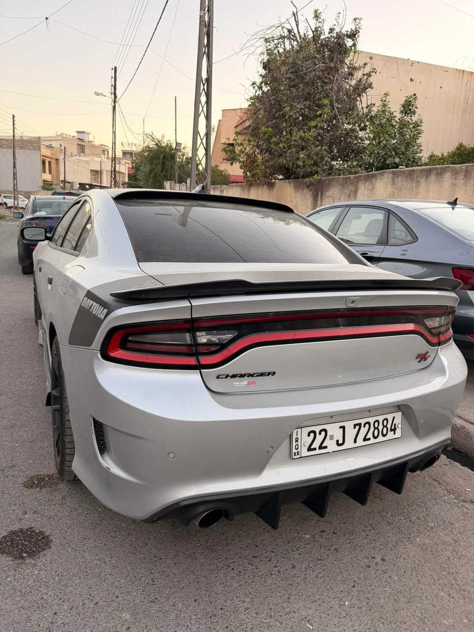 سلام عليكم
ديتونا 5700 ارتي 
فول عدا فتحه 
موديل 2020
ماشيه 79 
سقف اسود بلادي ومكتوب بسنويه هم 
ضررها جملغ  امامي يسار فقط وخفيف لا دواخل ولا ارباك
وبيها بارد بسيط بجملغ خلفي ما بين
سياره جاهزه تيرتها  جديده صدرها 
تبريد كير محرك اكسل كلو ع وصع  شركه 
مكانها موصل 
سعرها 209 
***********
