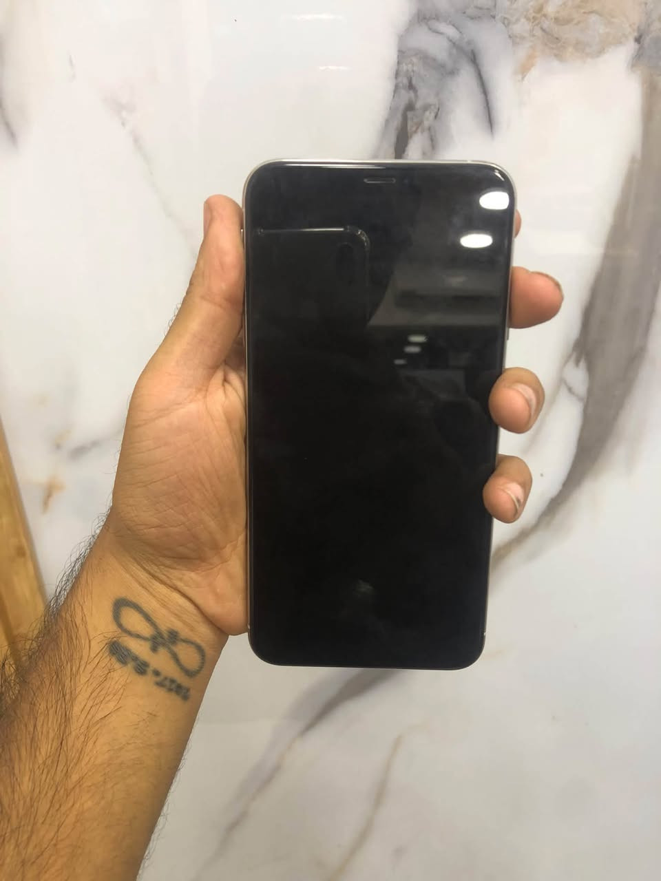 السلام عليكم اكس ماكس مكفول ممفتوح فقط فطر بل ضهر وبل شاشه ابد ممبين وبطاريته مثل البصوره ٧٩ فيس ايدي شغال جهاز نضيف ومكفول سعره ١٧٥ الشراي يخابرني ***********

نص مكتوب في الصور:
- ٨:٢٦
- البطارية
- حالة البطارية والشحن
- الة مهمة حول البطارية
- الة بطاريتك متدنية جدًا. يمكن أن يبدل أحد مزودي
- خدمة Apple المعتمدين البطارية لاستعادة الأداء والطاقة
- القصويين.
- العثور على خيارات الخدمة...
- ٧٩٪
- الحد الأقصى للقدرة
- هذا قياس لقدرة البطارية مقارنة بقدرتها عندما كانت جديدة. قد
- تتسبب القدرة المنخفضة بتقليل ساعات الاستخدام بين عملية
- الشحن والأخرى.
- أقصى قدرة للأداء
- صحة بطاريتك منخفضة جدًا، وقد تتأثر ذروة الأداء.
- شحن البطارية المحسن
- للحد من استنزاف عمر البطارية، يتعلم ال iPhone من عادات
- الشحن اليومية، بحيث ينتظر ولا يتجاوز ٨٠٪ حتى يحين موعد
- حاجتك إلى استخدامه.