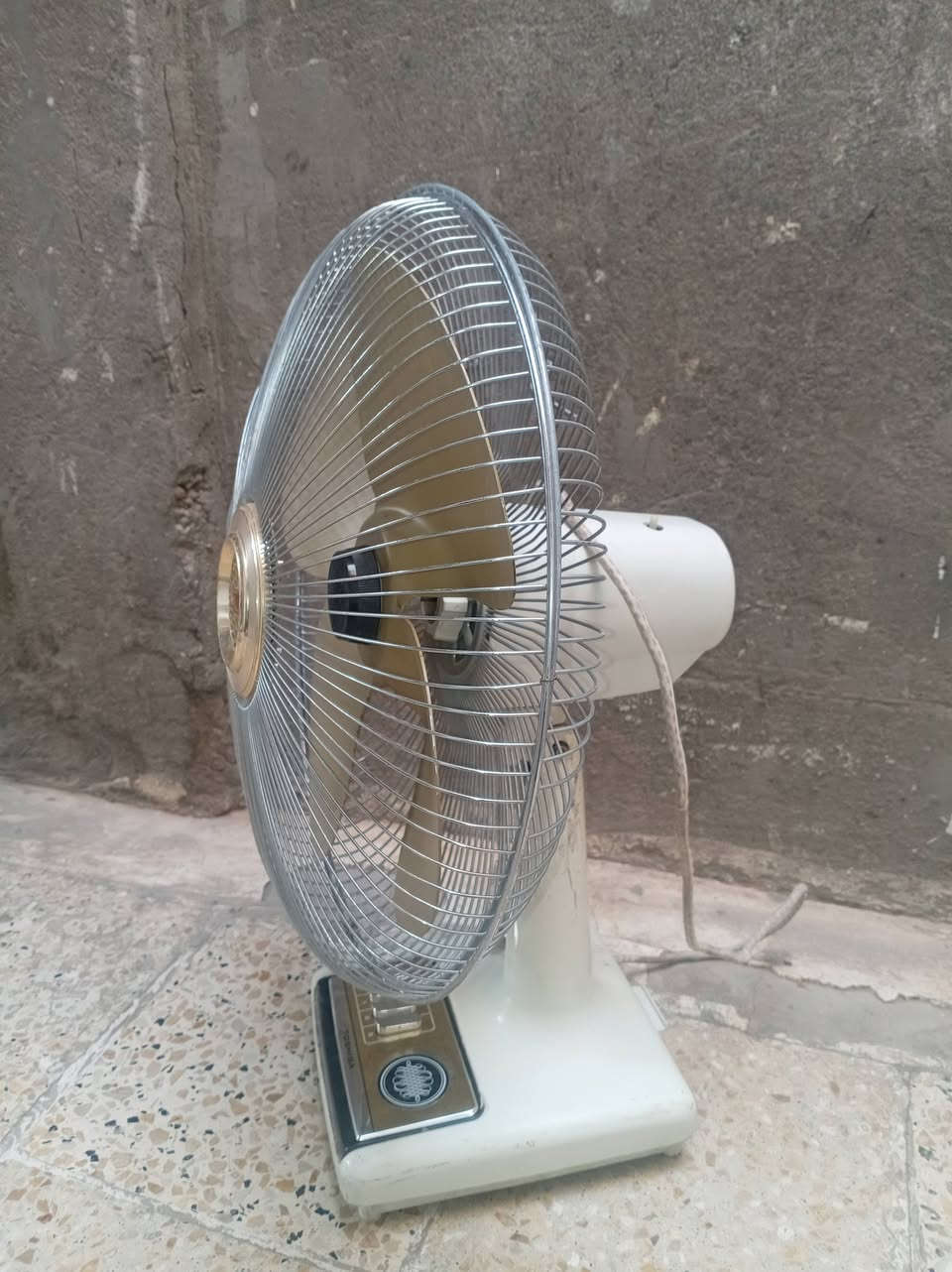 مروحة أرضية نوعية توشيبا الأصلي نضيفة كلش شغالة ٣ سرع ما مصلحة ابد سعره ب٣٥ كربلاء حي النضال نهاية كراج كيات حي البعث ***********
