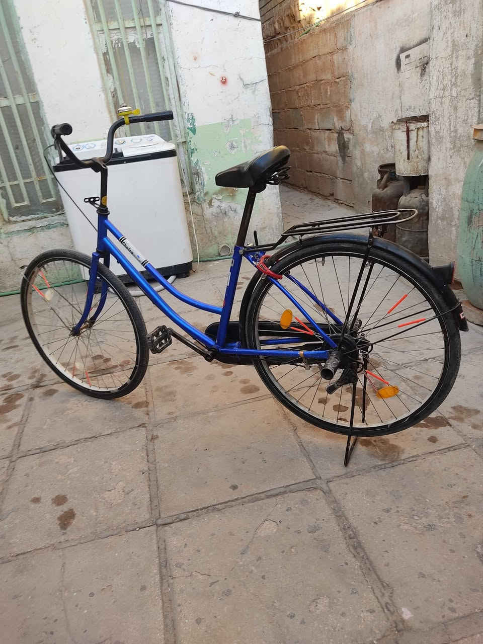 🚲 دراجة هوائية للبيع – بحالة جيدة

دراجة هوائية Chelsa للبيع، مناسبة للاستخدام اليومي والمشاوير داخل المنطقة.

✅ هيكل قوي ومريح
✅ رف خلفي لحمل الأغراض
✅ رفارف أمامية وخلفية
✅ عواكس على الإطارات لزيادة الأمان
✅ مقعد مريح وقابل للتعديل
✅ الدراجة جاهزة للاستخدام

📍 الموقع: النجف الأشرف
💰 السعر: [80 الف]
📩 للجادين فقط، التواصل عبر الخاص. او ***********

السعر قابل للتفاوض بالمعقول. النجف, العراق
