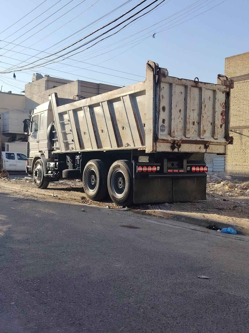 ***********

نص مكتوب في الصور:
- CAMON 30 • 23mm f/1.8 1/609s ISO51